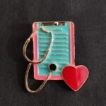 Brooch: H 3