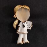 Brooch: F 1
